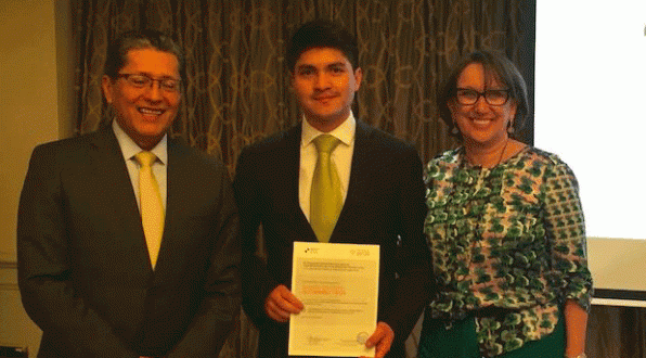 Ecuatoriano premiado por investigación sobre Cooperación Sur-Sur